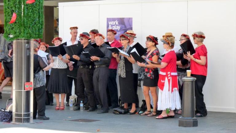 Gemischter Chor in der Fußgängerzone
